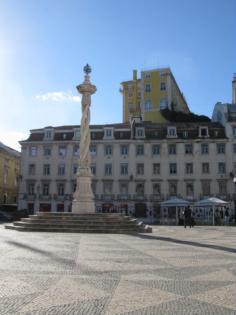 Rossio square and its column